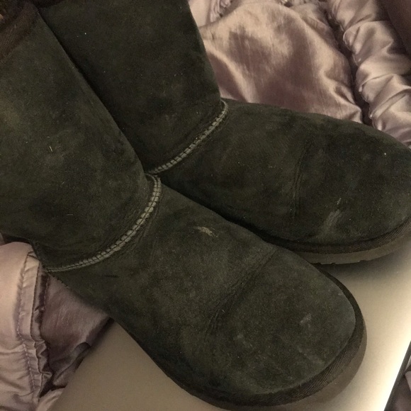 UGGS - Picture 2 of 2